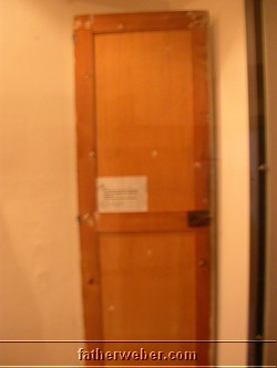 Door used to carry Parde Pio after he died.JPG